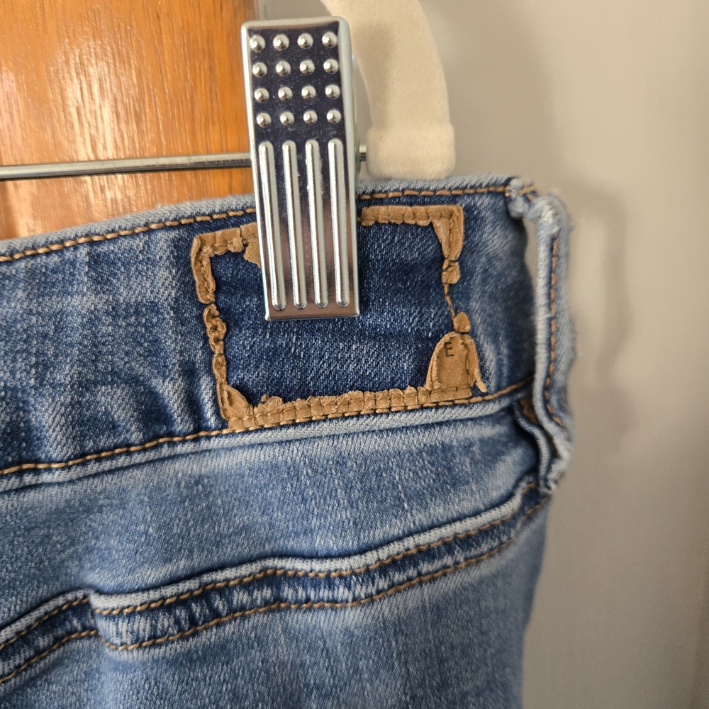 Classic Blue Women's Jeans - Picture 4 of 9